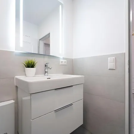 Apartment Kastanienallee 3 *